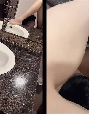 Phận làm trai bị em kéo vào wc bắt vét máng xong đái vào mặt